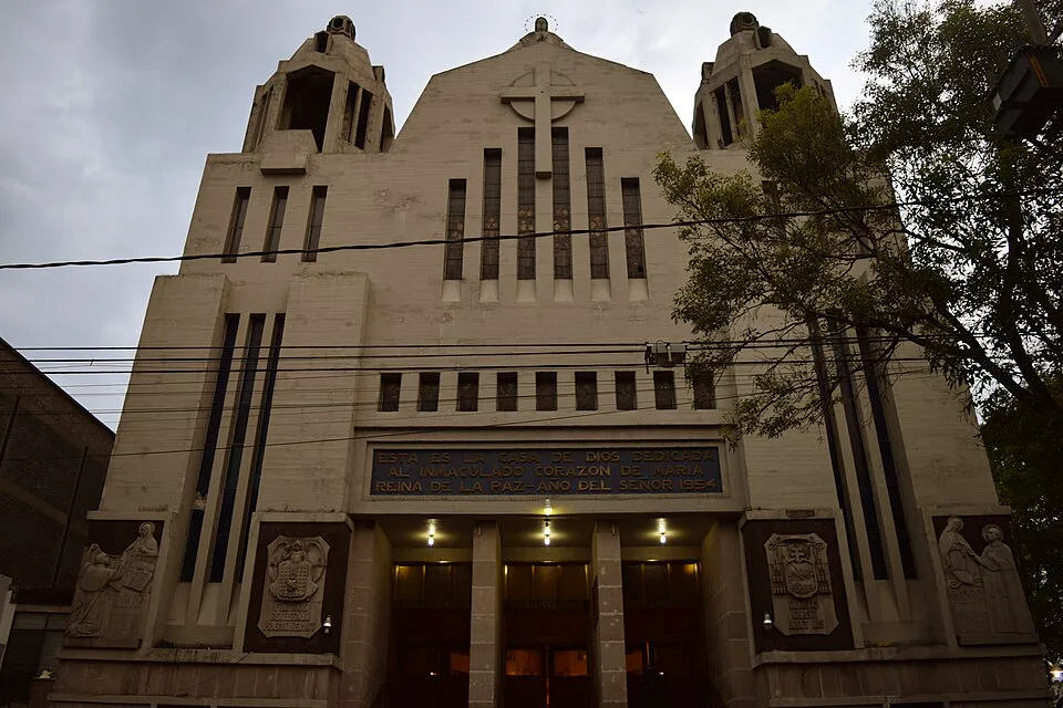 Fachada de la Parroquia del Purísimo Corazón de María en la Colonia del Valle, CDMX